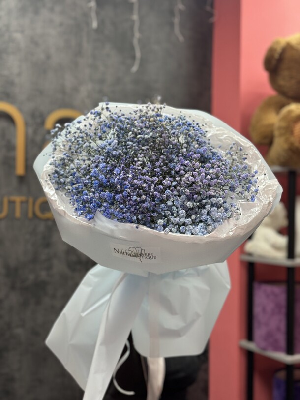 Букет из гипсофилы в оформлении, артикул F1393505 - 3872 рублей, доставка по городу. Flawery - доставка цветов