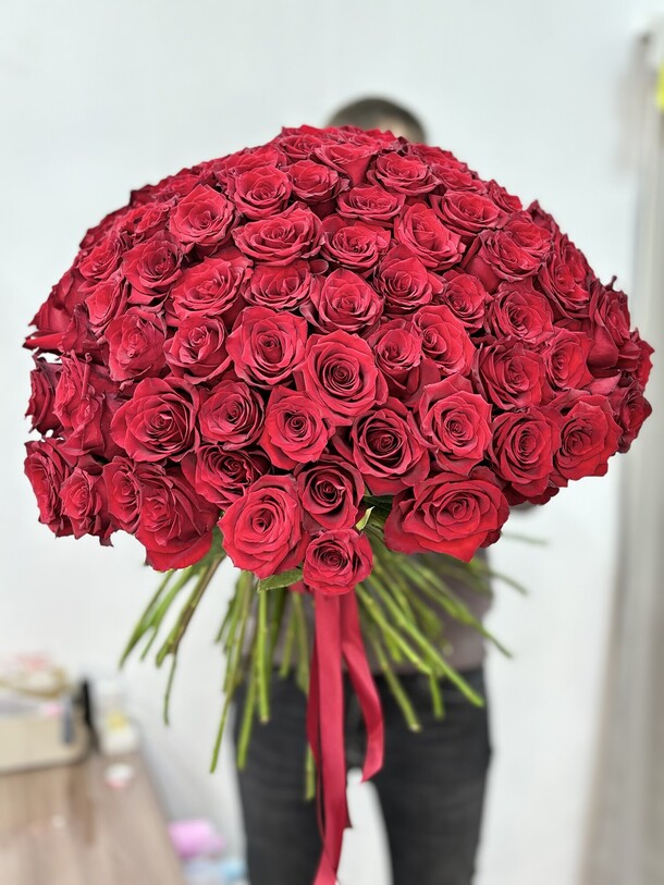 101 эквадорская роза 🌹, артикул F1359398 - 33500 рублей, доставка по городу. Flawery - доставка цветов