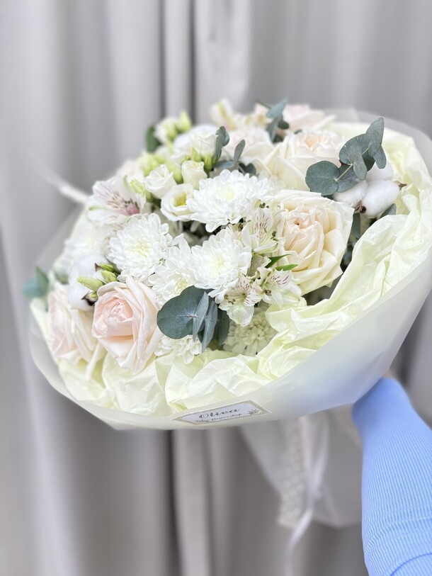 Нежный сборный букет, артикул F1384546 - 8750 рублей, доставка по городу. Flawery - доставка цветов