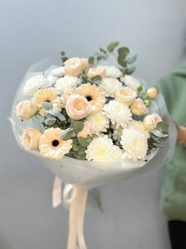 Воздушный букет/гермини/кустовая хризантема/кустовые пионовидные розы/эвкалипт/цветы уфы/доставка уфа, артикул F1366107 - 7100 рублей, доставка по городу. Flawery - доставка цветов