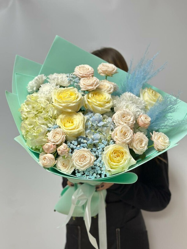 Букет «магия цвета»/гортензия/кустовые пионовидные розы/кустовая хризантема/розы эквадор/гипсофила/цветы уфы/доставка уфа, артикул F1366486 - 8500 рублей, доставка по городу. Flawery - доставка цветов