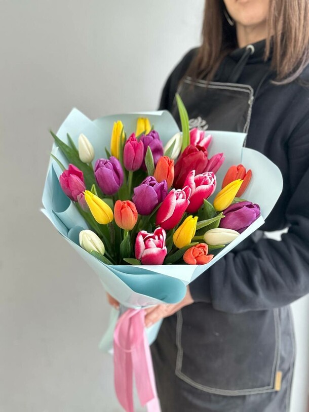 Тюльпаны, артикул F1387126 - 7350 рублей, доставка по городу. Flawery - доставка цветов