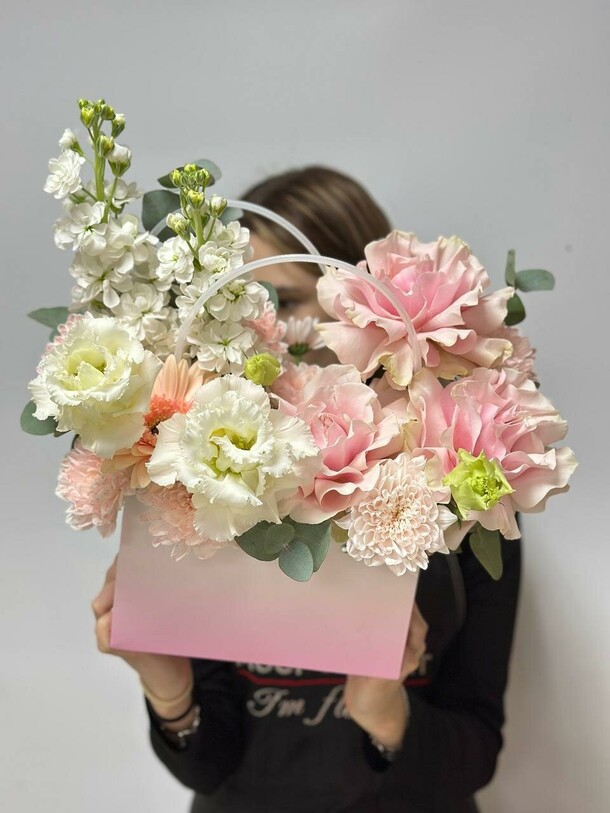 Композиция крем брюле/эустома/маттиола/французские розы/эвкалипт/кустовая хризантема/гербера/цветы уфы/доставка уфа, артикул F1444574 - 5900 рублей, доставка по городу. Flawery - доставка цветов