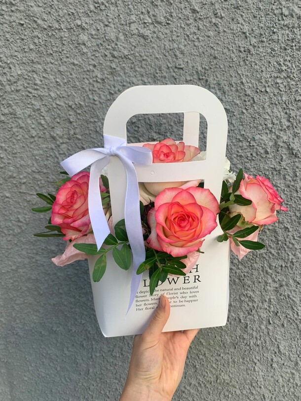 Композиция из роз, артикул F1307375 - 2750 рублей, доставка по городу. Flawery - доставка цветов