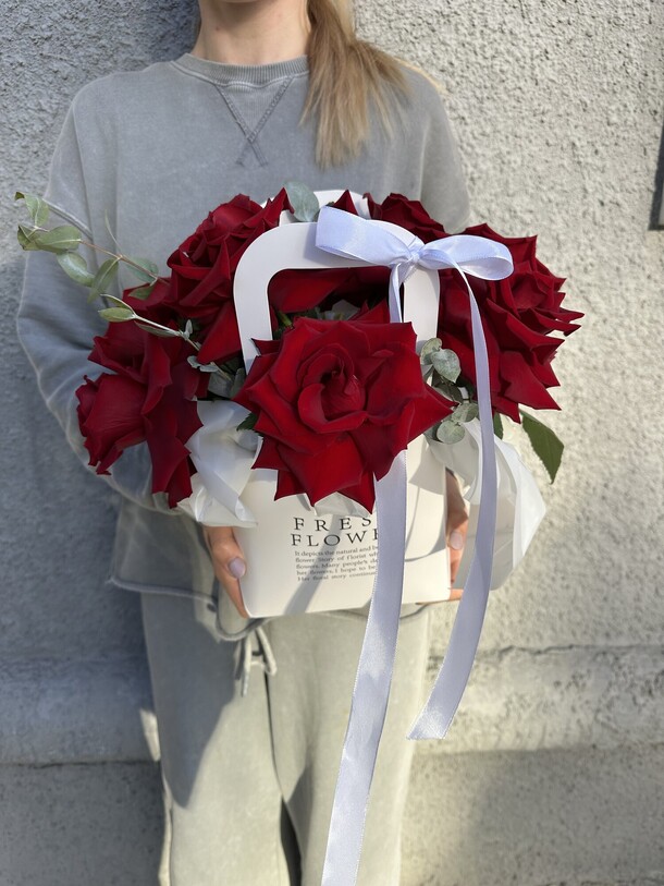 Композиция из французских роз, артикул F1308961 - 4000 рублей, доставка по городу. Flawery - доставка цветов