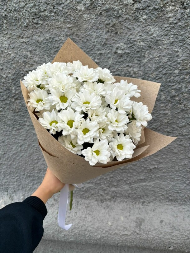 Монобукет из хризантем, артикул F1320115 - 2727 рублей, доставка по городу. Flawery - доставка цветов