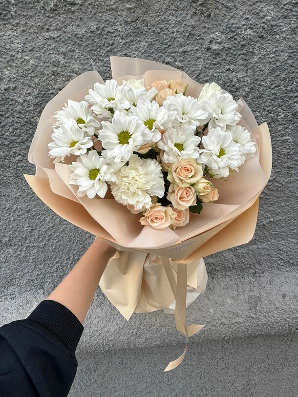 Авторский букет, артикул F1320117 - 3500 рублей, доставка по городу. Flawery - доставка цветов