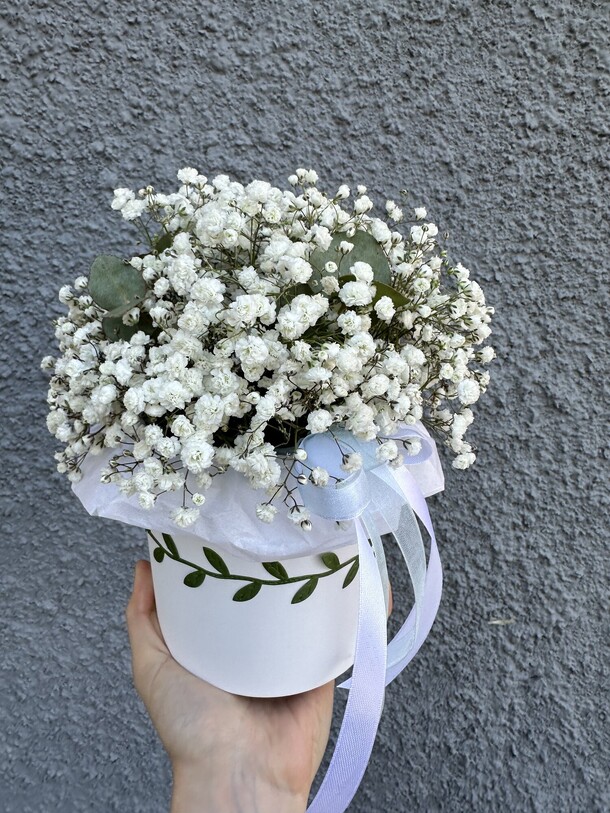 Композиция из гипсофилы и эвкалипта, артикул F1324304 - 2273 рублей, доставка по городу. Flawery - доставка цветов