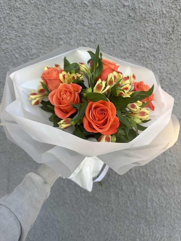 Очаровательный букет, артикул F1325557 - 2727 рублей, доставка по городу. Flawery - доставка цветов