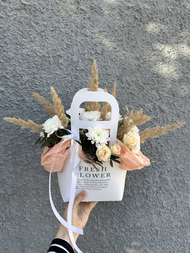 Очаровательная композиция, артикул F1326998 - 2545 рублей, доставка по городу. Flawery - доставка цветов