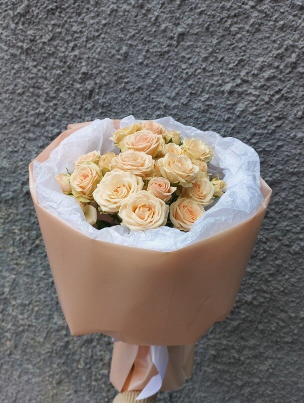 Букетик из кустовой розы, артикул F1336070 - 3182 рублей, доставка по городу. Flawery - доставка цветов