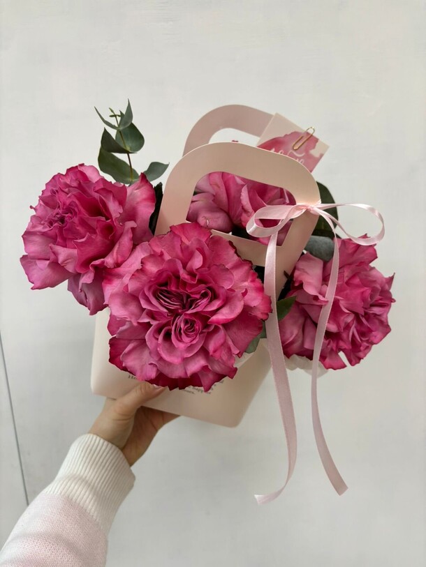 Нежная композиция для мамы, артикул F1347349 - 4091 рублей, доставка по городу. Flawery - доставка цветов