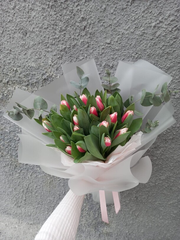 Букет тюльпан к 8 марта, артикул F1388828 - 5000 рублей, доставка по городу. Flawery - доставка цветов