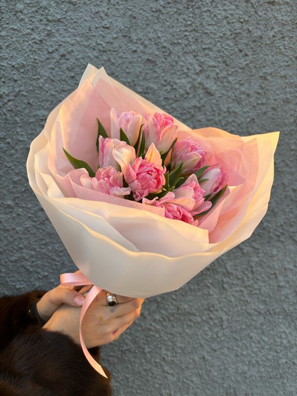 Букет пионовидных тюльпанов, артикул F1392907 - 2455 рублей, доставка по городу. Flawery - доставка цветов