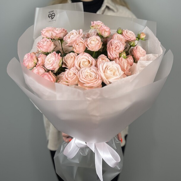 Монобукет из 9 розовых кустовых роз, артикул F1486752 - 11670 рублей, доставка по городу. Flawery - доставка цветов