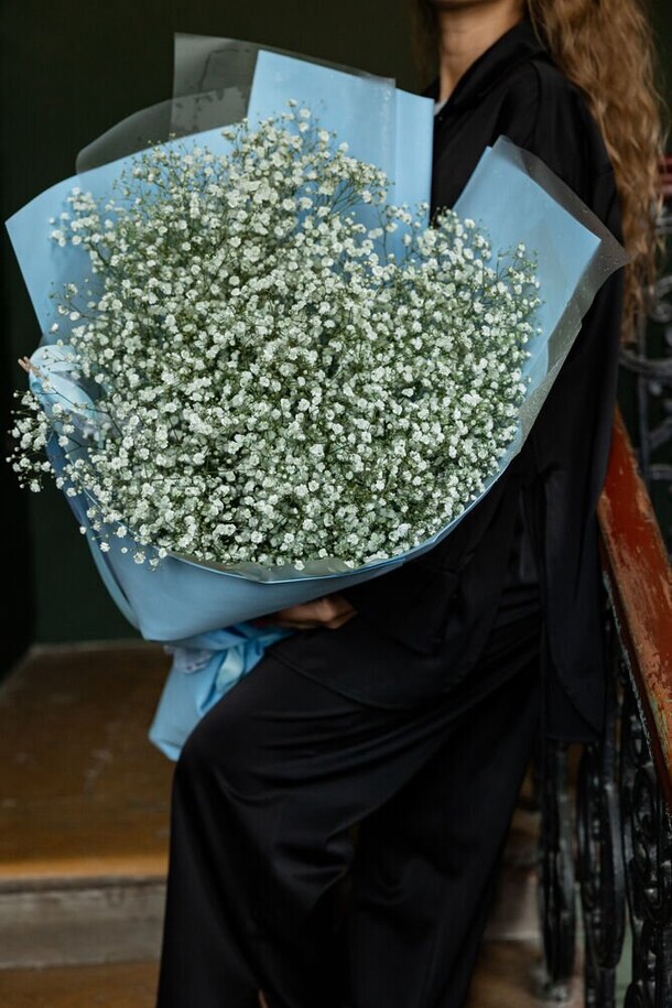 "очень большой букет" из гипсофилы, артикул F1198151 - 4400 рублей, доставка по городу. Flawery - доставка цветов