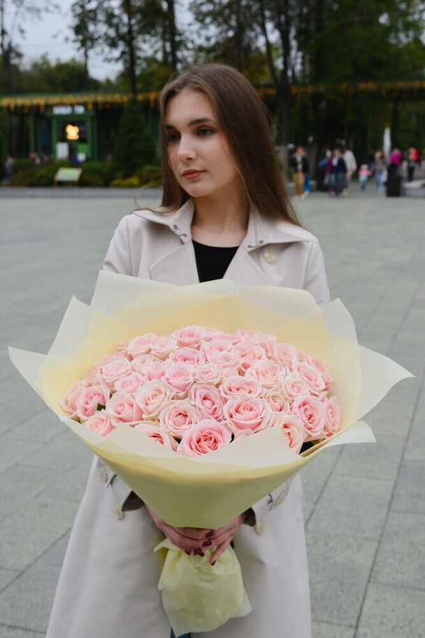 45 роз 60 см с оформлением, артикул F1264322 - 9571 рублей, доставка по городу. Flawery - доставка цветов