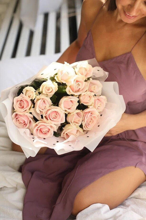 Букет "первое свидание" из 17 роз, артикул F1264365 - 3757 рублей, доставка по городу. Flawery - доставка цветов