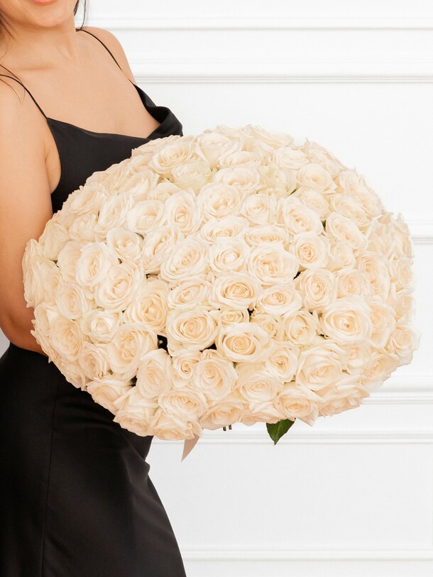 Букет из 101 розы 50 см, артикул F1264486 - 17885 рублей, доставка по городу. Flawery - доставка цветов
