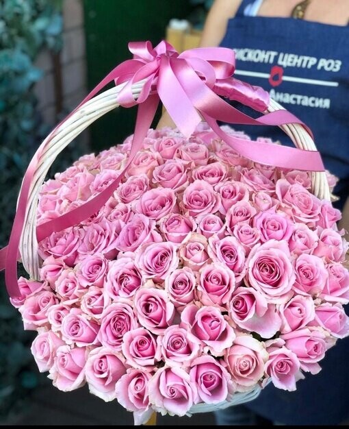 Букет из 101 розы в корзине, артикул F1264489 - 22935 рублей, доставка по городу. Flawery - доставка цветов