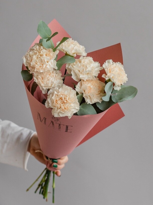 Букет из нежных диантусов и эвкалипта mf1350i, артикул F1364386 - 2450 рублей, доставка по городу. Flawery - доставка цветов