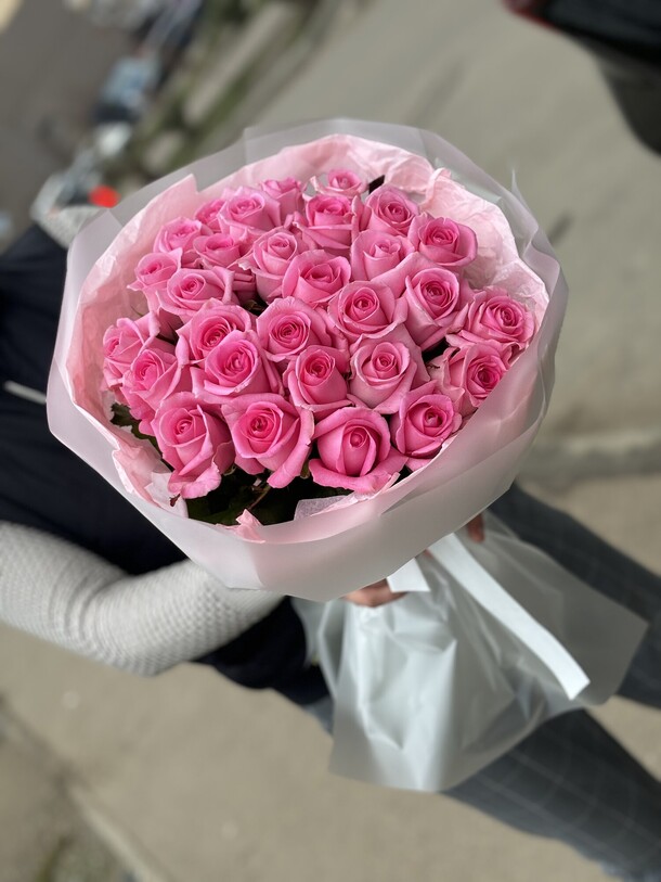 Букет розовых роз, артикул F1360850 - 8500 рублей, доставка по городу. Flawery - доставка цветов