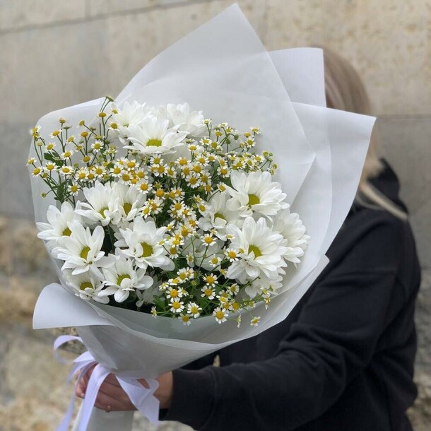 Букет ромашек (арт.216), артикул F1211478 - 3933 рублей, доставка по городу. Flawery - доставка цветов