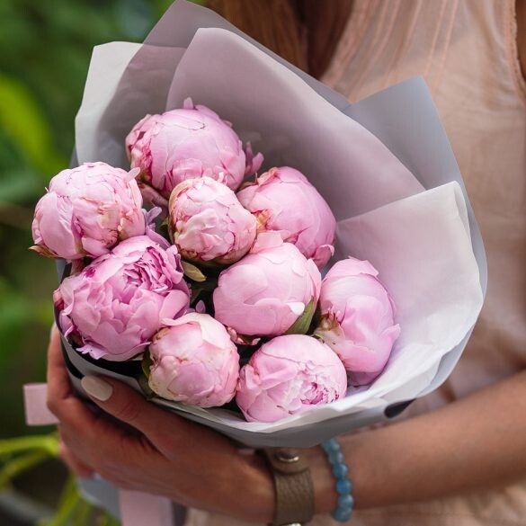 Нежный букет с пионами, артикул F32268 - 10500 рублей, доставка по городу. Flawery - доставка цветов