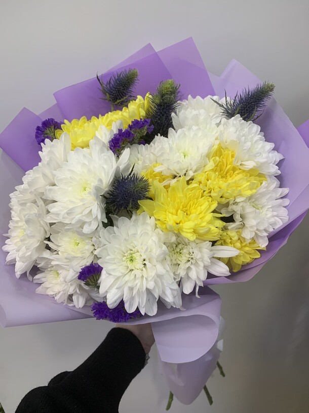 Хризантемы и сухоцветы, артикул F1365767 - 4350 рублей, доставка по городу. Flawery - доставка цветов