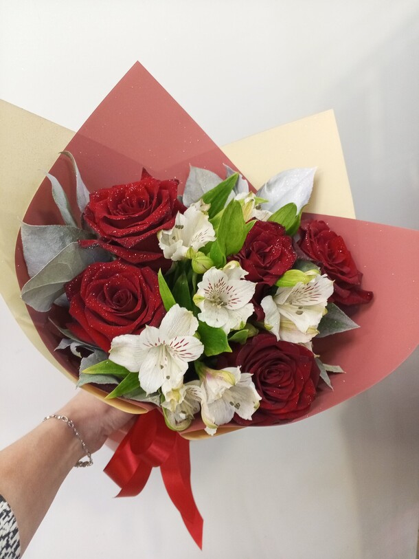 Лучшая пара, артикул F1368078 - 3150 рублей, доставка по городу. Flawery - доставка цветов