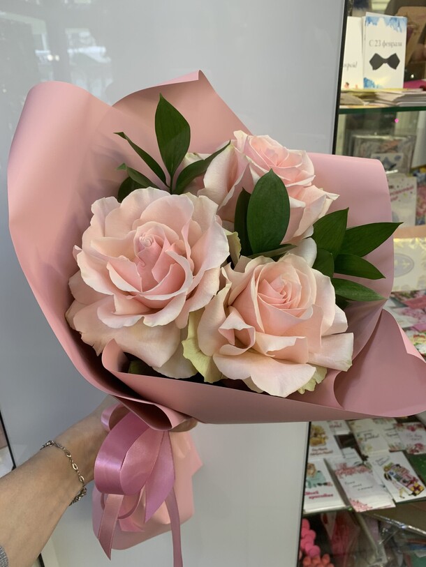 Французские розы 3, артикул F1379768 - 2550 рублей, доставка по городу. Flawery - доставка цветов