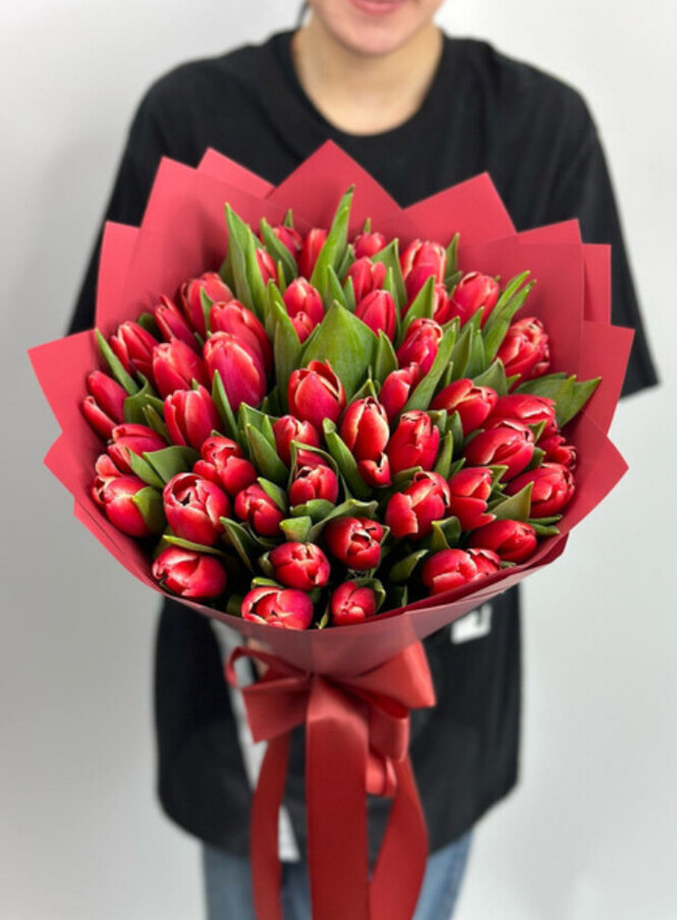 51 тюльпан, артикул F1392376 - 12500 рублей, доставка по городу. Flawery - доставка цветов