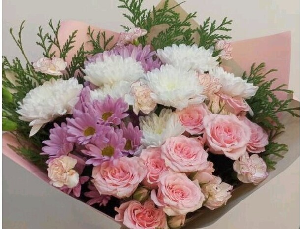 Свежесть с кустовыми розами, артикул F1394826 - 5250 рублей, доставка по городу. Flawery - доставка цветов