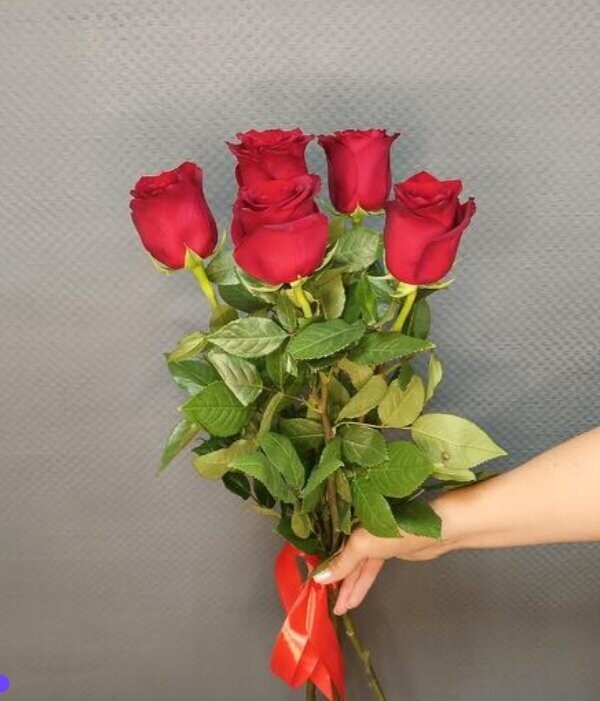 5 красных роз, артикул F1491067 - 1950 рублей, доставка по городу. Flawery - доставка цветов