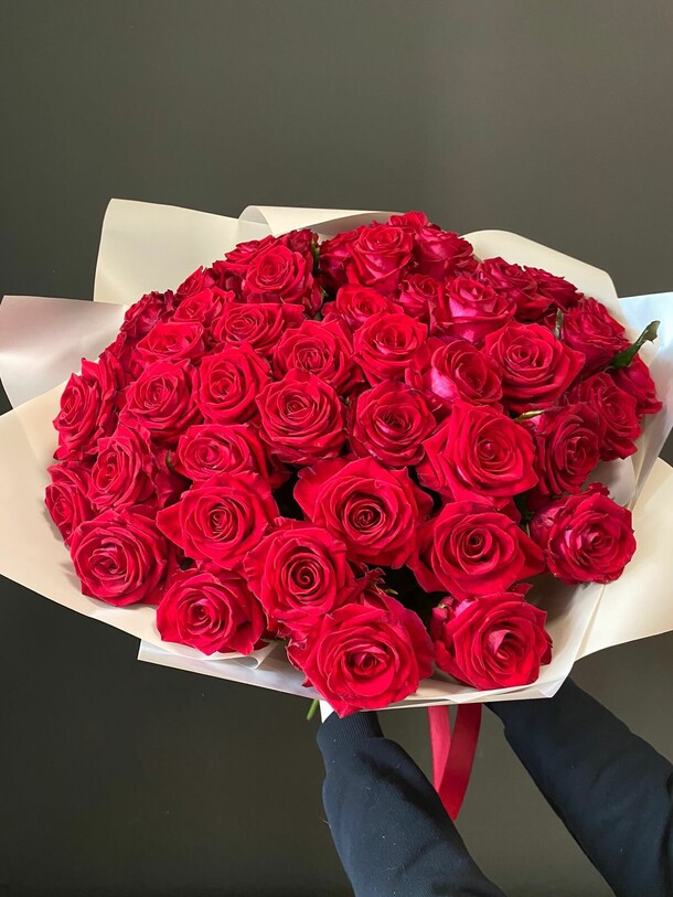 Букет из 51 красной розы, артикул F1270582 - 13900 рублей, доставка по городу. Flawery - доставка цветов