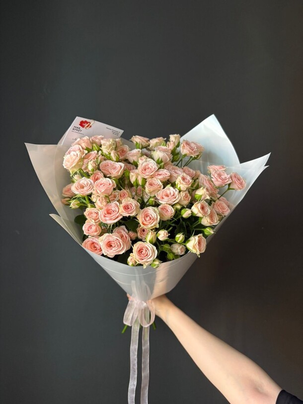 Букет из кустовых роз, артикул F1478847 - 4900 рублей, доставка по городу. Flawery - доставка цветов