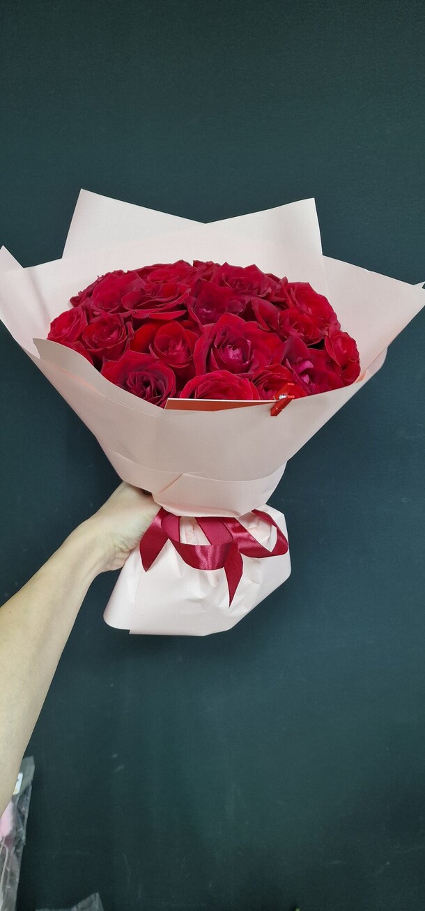 21 роза, артикул F1375419 - 7450 рублей, доставка по городу. Flawery - доставка цветов
