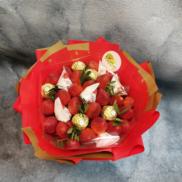 Ягодный букет "классика", артикул F1390935 - 5060 рублей, доставка по городу. Flawery - доставка цветов