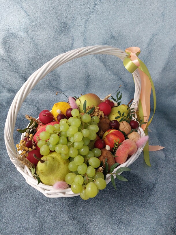 Фруктовая корзина, артикул F1453916 - 8349 рублей, доставка по городу. Flawery - доставка цветов