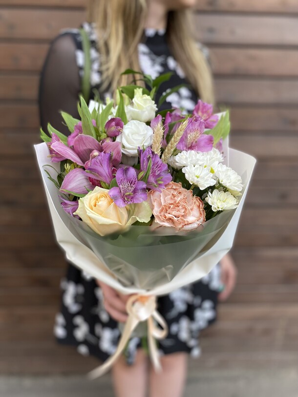 Букет искренние чувства, артикул F1074348 - 3200 рублей, доставка по городу. Flawery - доставка цветов