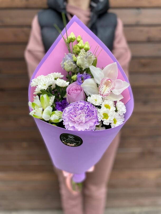 Букет ультрафиолет, артикул F1077428 - 3100 рублей, доставка по городу. Flawery - доставка цветов