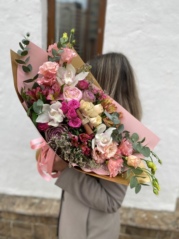 Букет magnificent, артикул F1093195 - 8580 рублей, доставка по городу. Flawery - доставка цветов