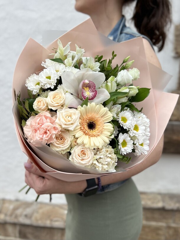 Букет теплые мгновения, артикул F1222479 - 6050 рублей, доставка по городу. Flawery - доставка цветов