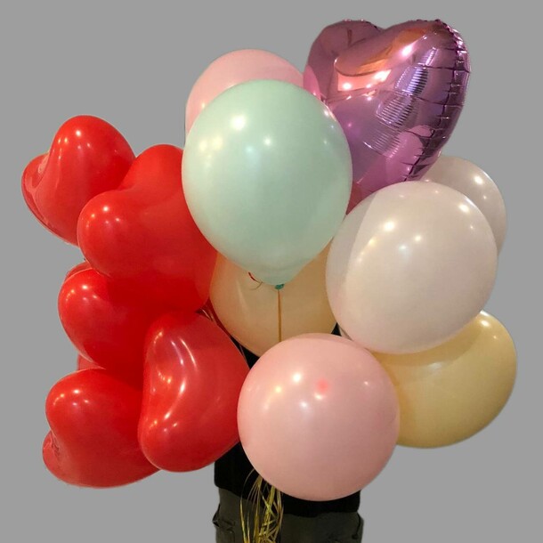 Микс сердец и шаров макарон, артикул F1225464 - 3675 рублей, доставка по городу. Flawery - доставка цветов