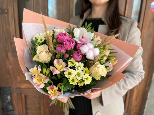 Букет бантик, артикул F1270278 - 4784 рублей, доставка по городу. Flawery - доставка цветов