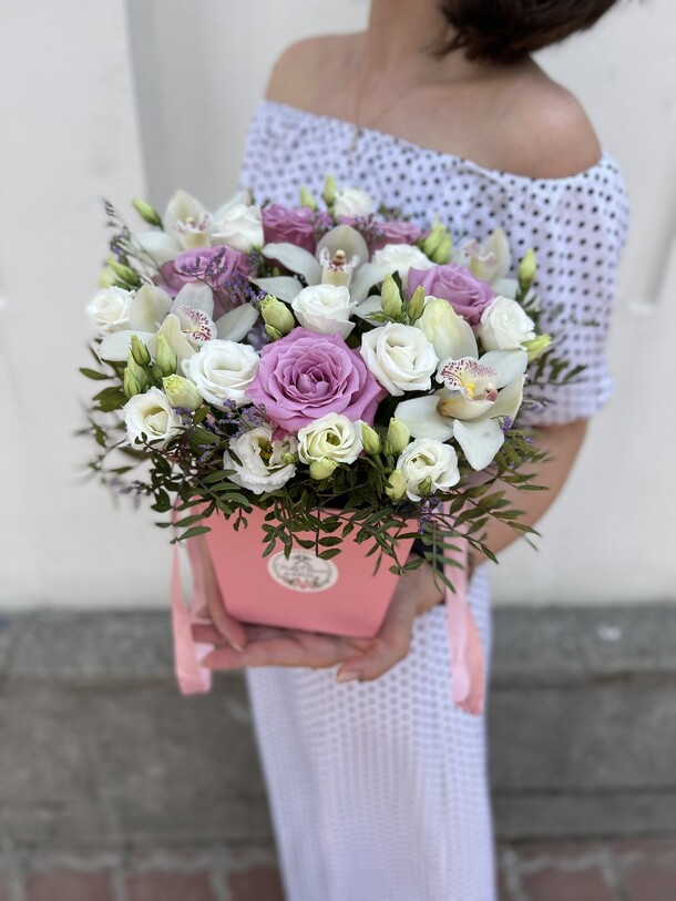 Цветочная коробка дикая орхидея, артикул F1290366 - 6215 рублей, доставка по городу. Flawery - доставка цветов