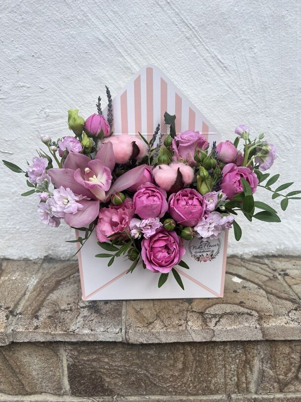 Конверт с цветами розовые грезы, артикул F1290402 - 4233 рублей, доставка по городу. Flawery - доставка цветов