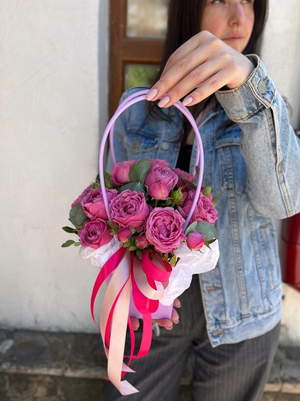 Цветы в коробке розовый бархат, артикул F1290407 - 3960 рублей, доставка по городу. Flawery - доставка цветов