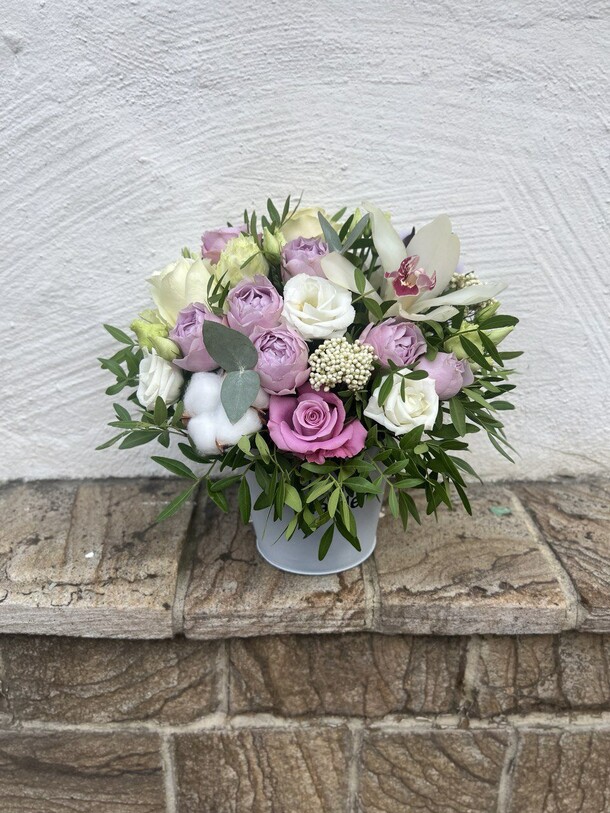 Цветочная композиция дивное ведерко, артикул F1290416 - 4665 рублей, доставка по городу. Flawery - доставка цветов