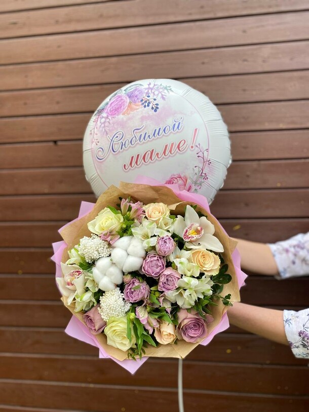Букет  дивное утро с шариком  для мамы, артикул F1294554 - 6766 рублей, доставка по городу. Flawery - доставка цветов